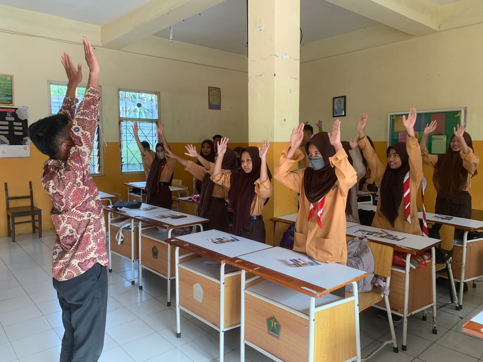 Mr. Anwar Menyampaikan Motivasi di SMP Nasional Kota Malang